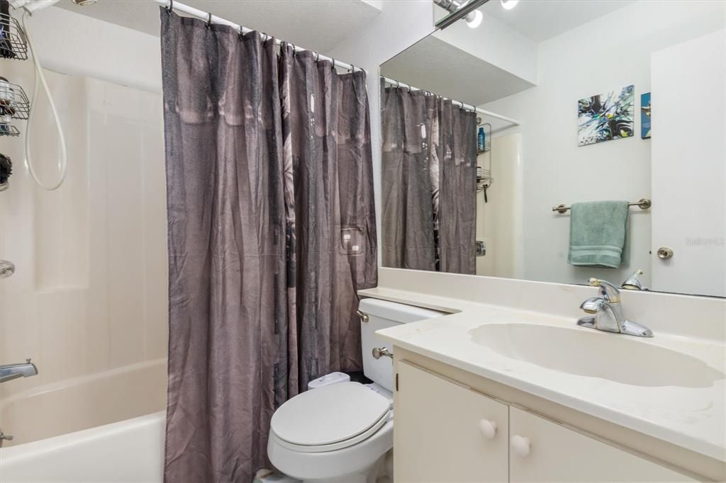 待售: $154,000 (2 贝兹, 2 浴室, 871 平方英尺)