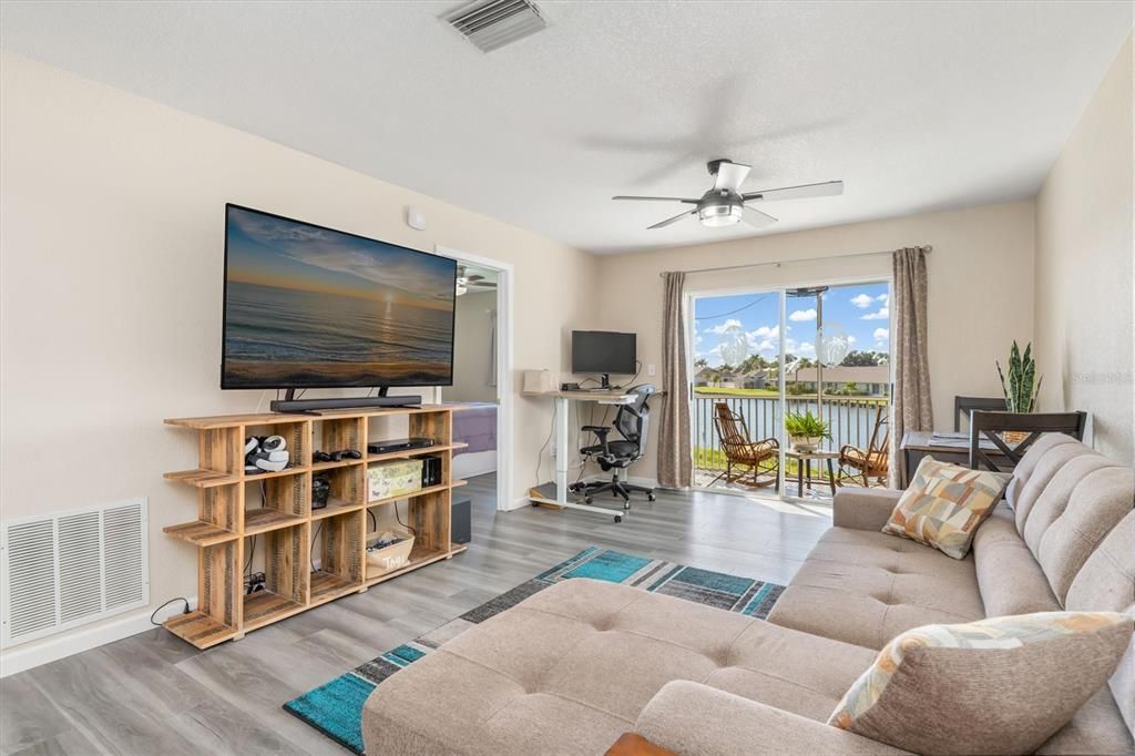 待售: $154,000 (2 贝兹, 2 浴室, 871 平方英尺)