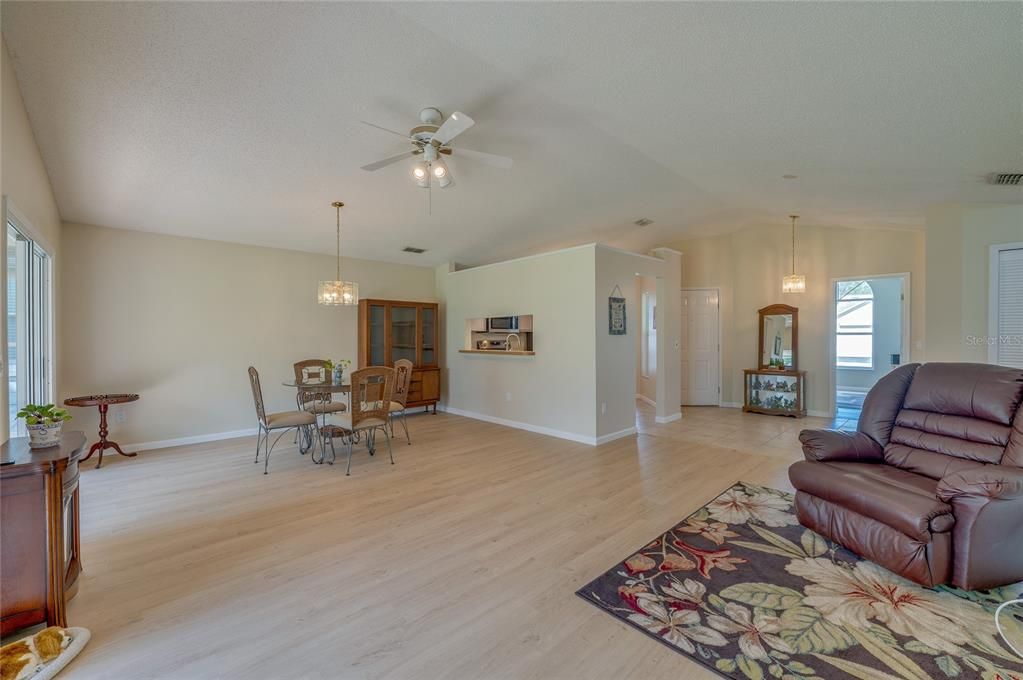 For Sale: $294,000 (3 beds, 2 baths, 1268 Square Feet)