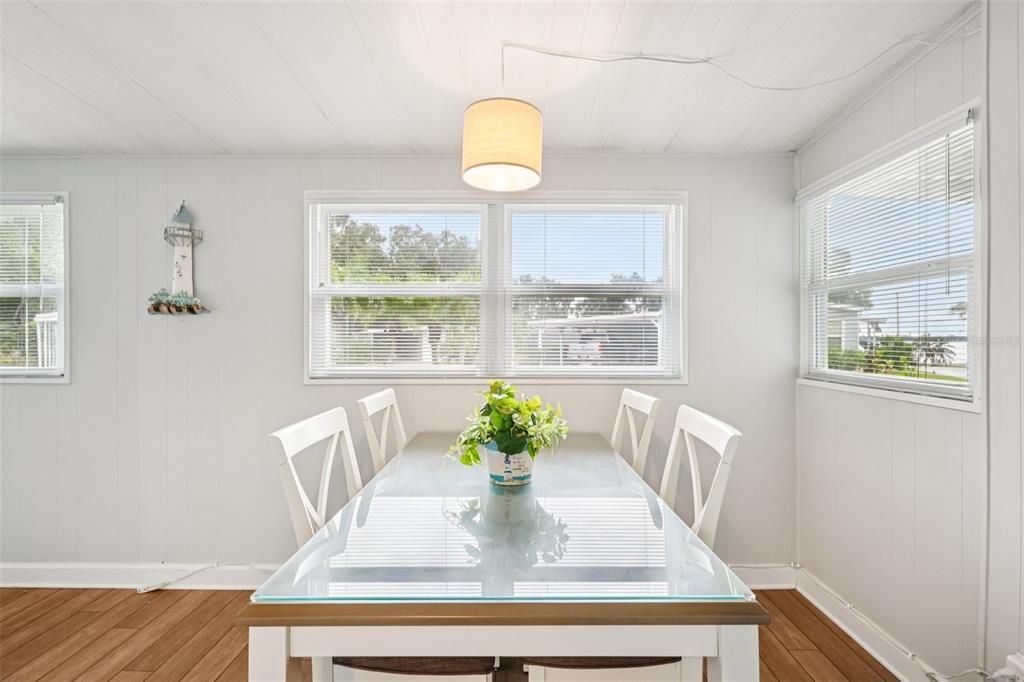 待售: $90,000 (2 贝兹, 2 浴室, 792 平方英尺)