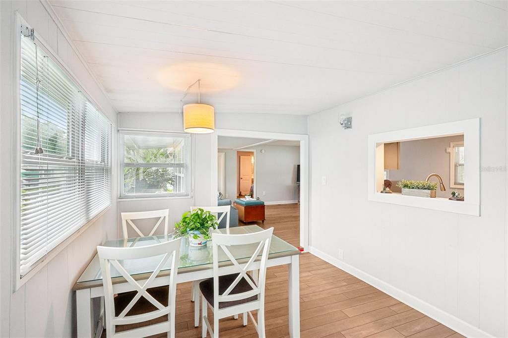 待售: $90,000 (2 贝兹, 2 浴室, 792 平方英尺)