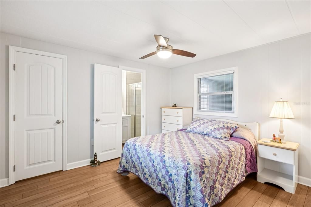 待售: $90,000 (2 贝兹, 2 浴室, 792 平方英尺)