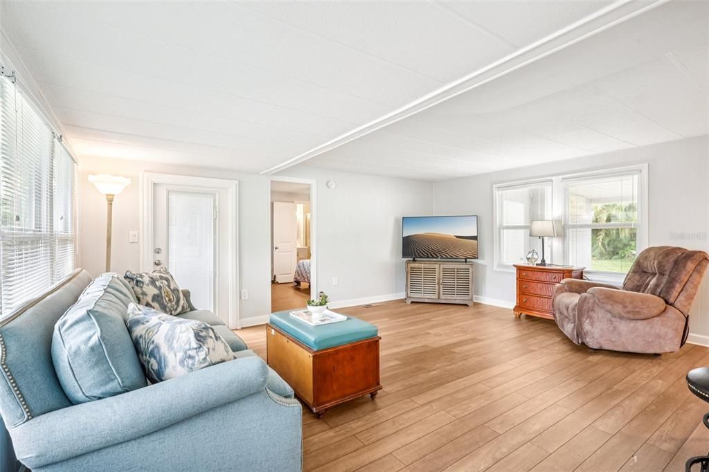 待售: $90,000 (2 贝兹, 2 浴室, 792 平方英尺)