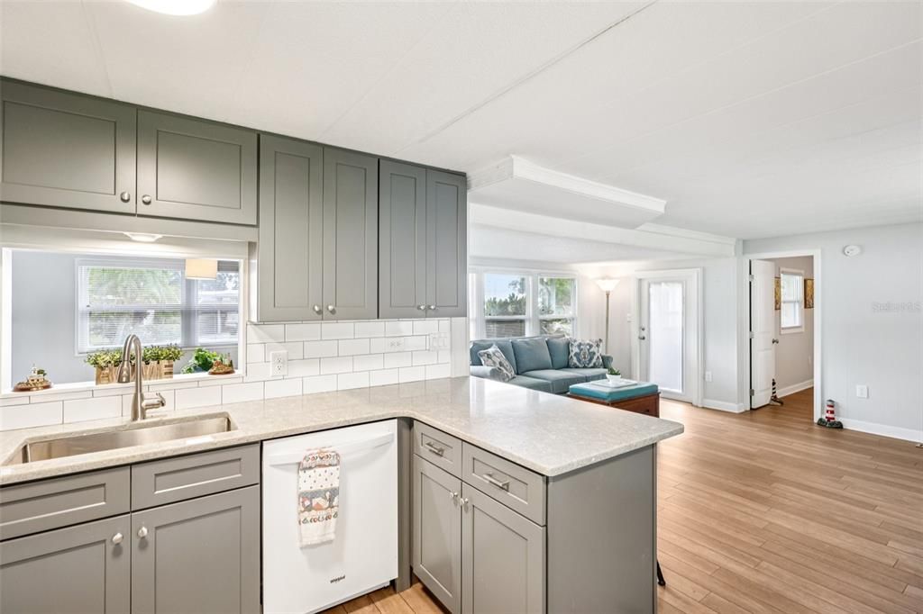 待售: $90,000 (2 贝兹, 2 浴室, 792 平方英尺)