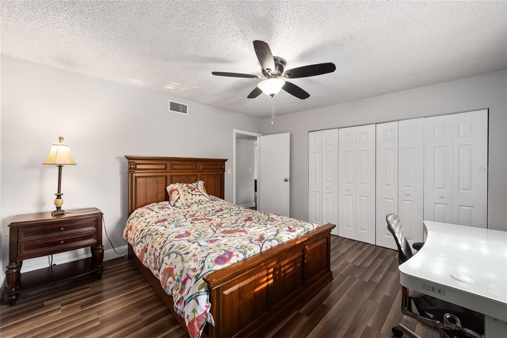 待售: $99,000 (1 贝兹, 1 浴室, 702 平方英尺)