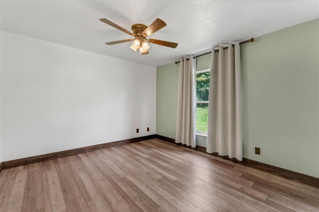 Под контрактом: $639,900 (4 спален, 3 ванн, 2518 Квадратных фут)