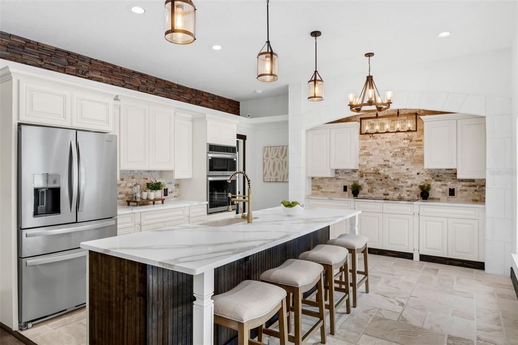 Под контрактом: $639,900 (4 спален, 3 ванн, 2518 Квадратных фут)