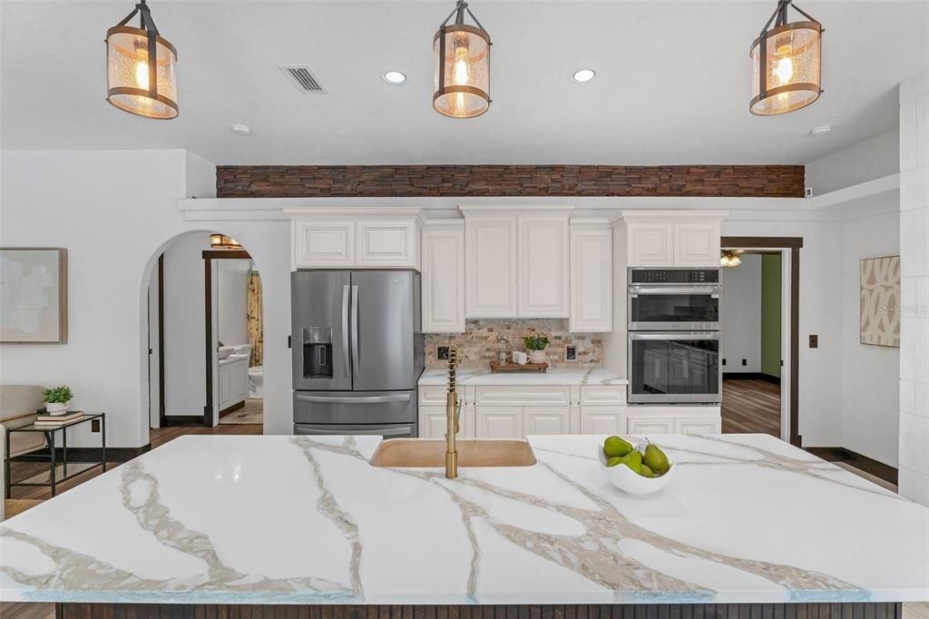 Под контрактом: $639,900 (4 спален, 3 ванн, 2518 Квадратных фут)