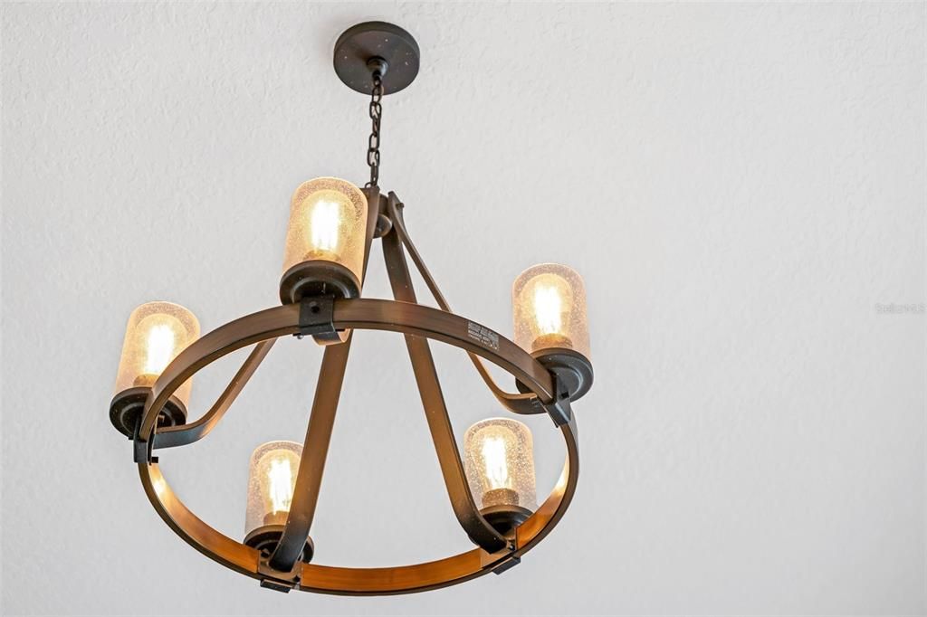 Под контрактом: $639,900 (4 спален, 3 ванн, 2518 Квадратных фут)