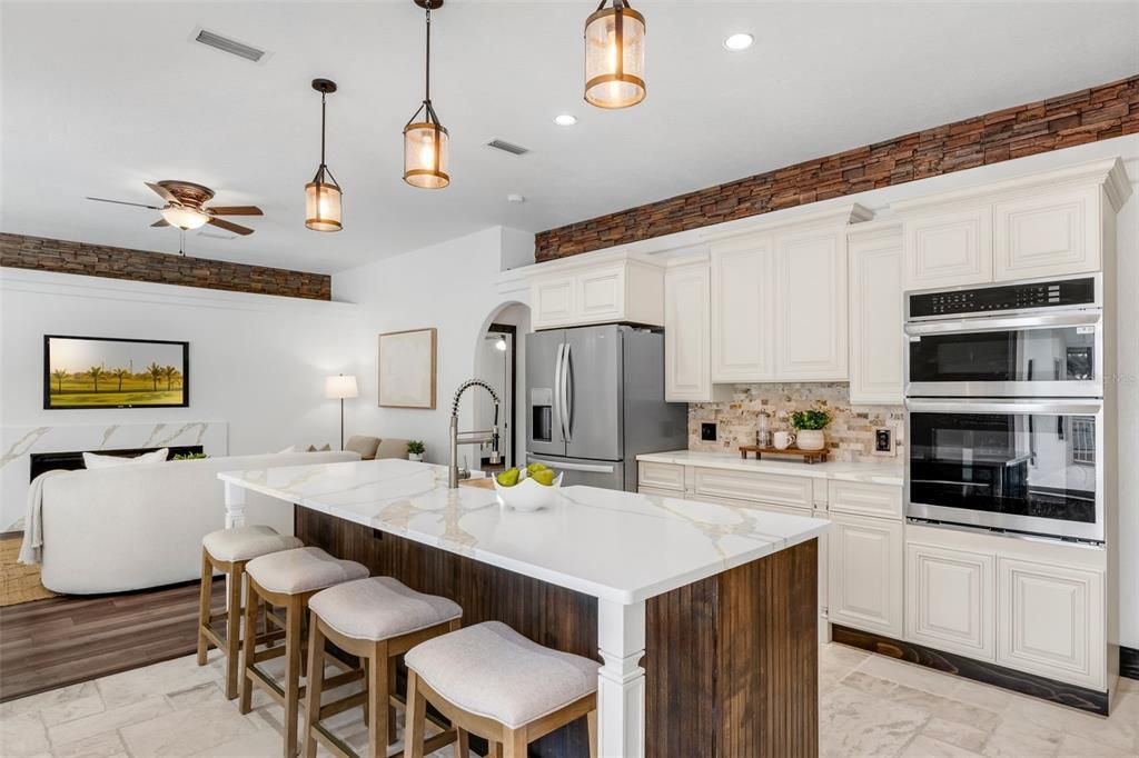 Под контрактом: $639,900 (4 спален, 3 ванн, 2518 Квадратных фут)