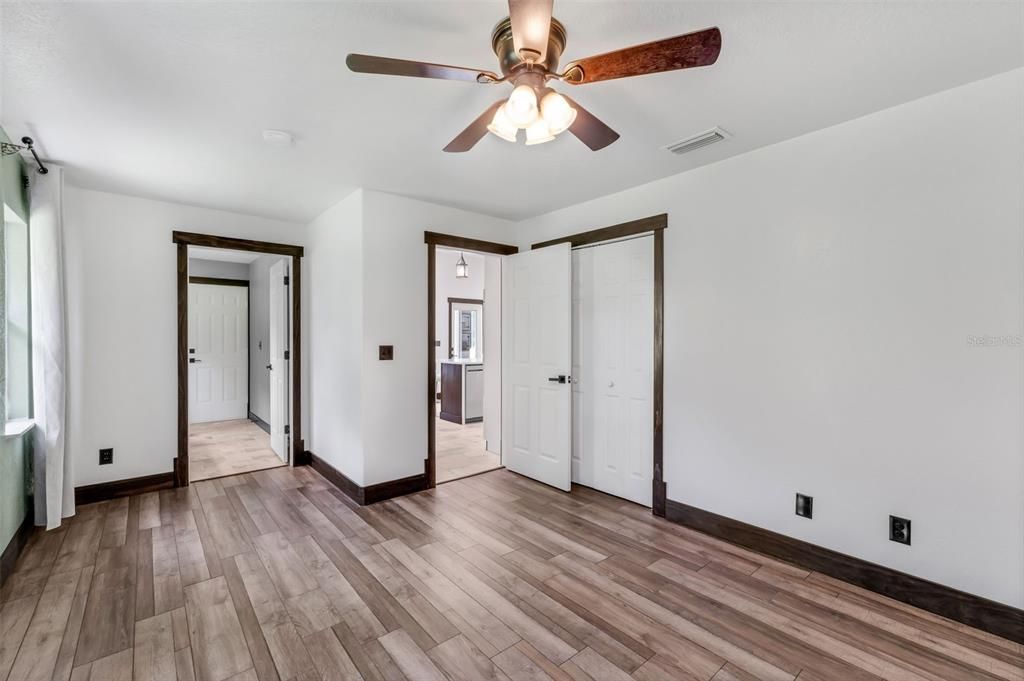 Под контрактом: $639,900 (4 спален, 3 ванн, 2518 Квадратных фут)