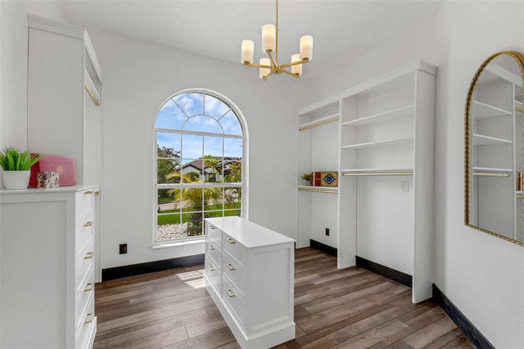 Под контрактом: $639,900 (4 спален, 3 ванн, 2518 Квадратных фут)