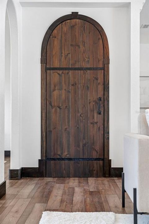 Под контрактом: $639,900 (4 спален, 3 ванн, 2518 Квадратных фут)