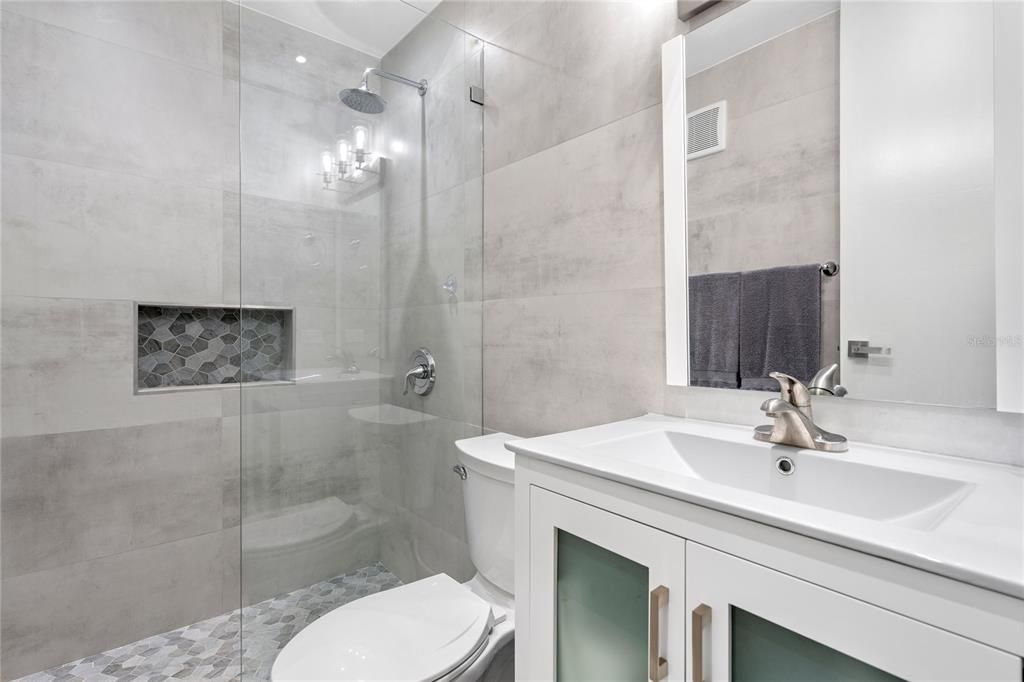 For Rent: $5,500 (3 beds, 2 baths, 2500 Square Feet)