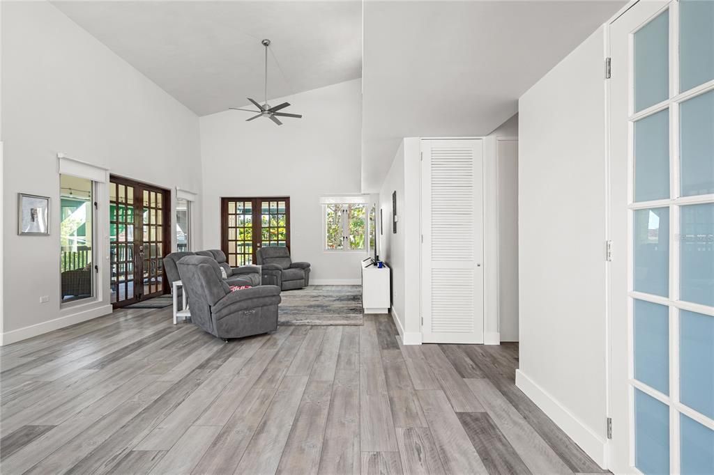 For Rent: $5,500 (3 beds, 2 baths, 2500 Square Feet)