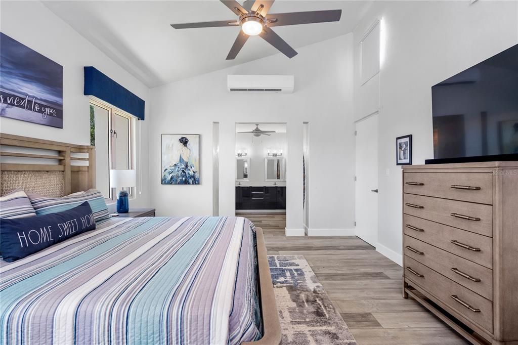 For Rent: $5,500 (3 beds, 2 baths, 2500 Square Feet)