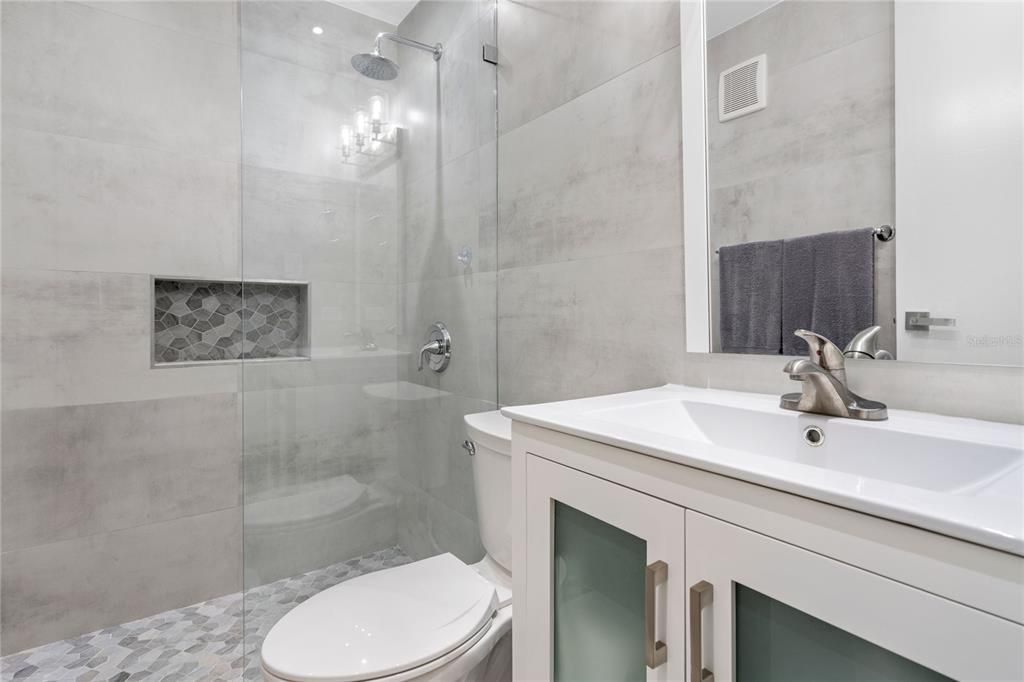 For Rent: $5,500 (3 beds, 2 baths, 2500 Square Feet)