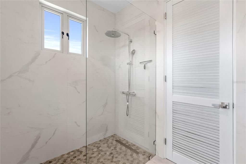 For Rent: $5,500 (3 beds, 2 baths, 2500 Square Feet)