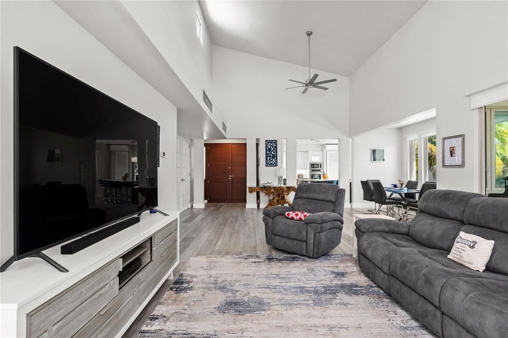 For Rent: $5,500 (3 beds, 2 baths, 2500 Square Feet)