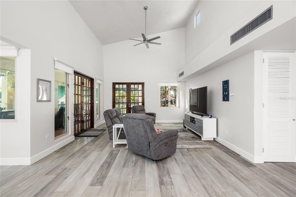 For Rent: $5,500 (3 beds, 2 baths, 2500 Square Feet)