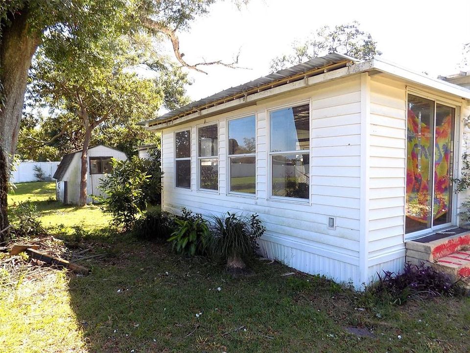 For Sale: $70,000 (3 beds, 2 baths, 872 Square Feet)