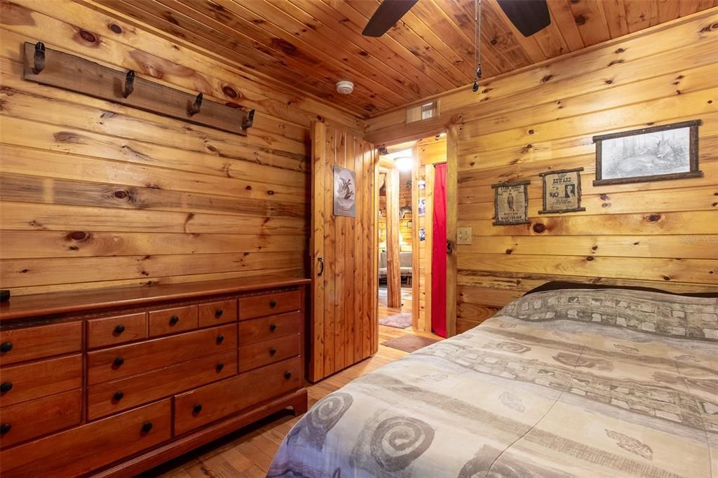 For Sale: $349,900 (3 beds, 1 baths, 1135 Square Feet)