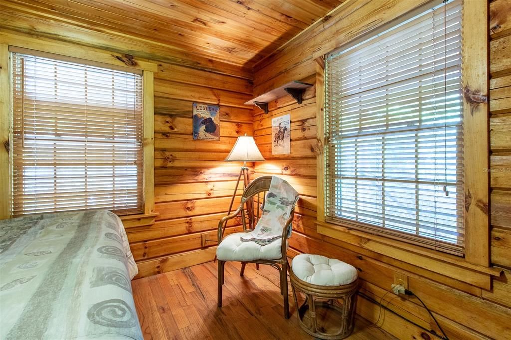 For Sale: $349,900 (3 beds, 1 baths, 1135 Square Feet)