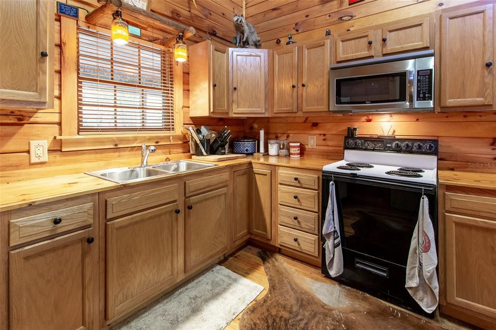 For Sale: $349,900 (3 beds, 1 baths, 1135 Square Feet)