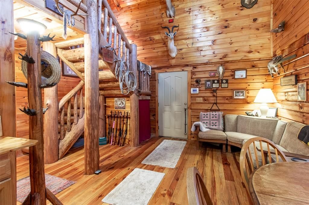 For Sale: $349,900 (3 beds, 1 baths, 1135 Square Feet)