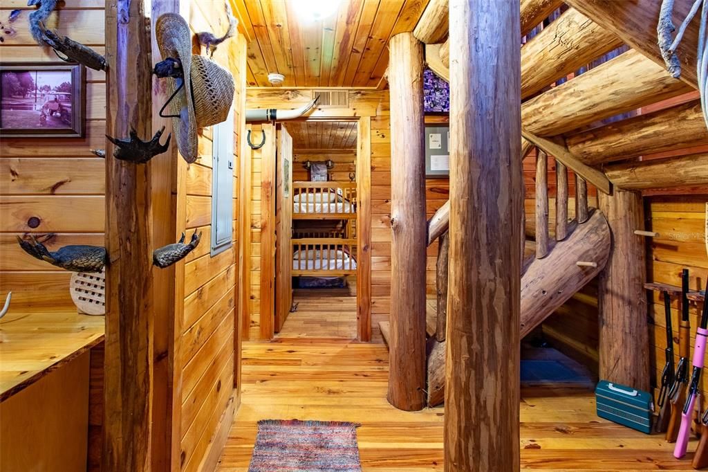 For Sale: $349,900 (3 beds, 1 baths, 1135 Square Feet)