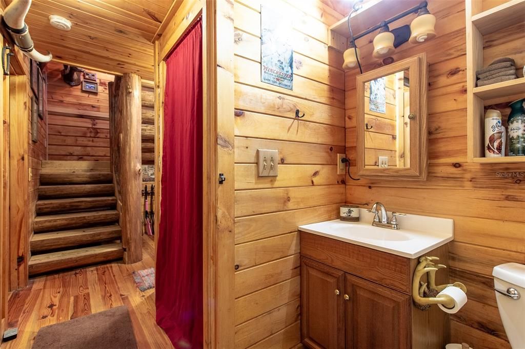 For Sale: $349,900 (3 beds, 1 baths, 1135 Square Feet)