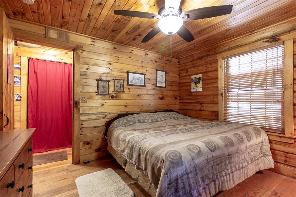 For Sale: $349,900 (3 beds, 1 baths, 1135 Square Feet)