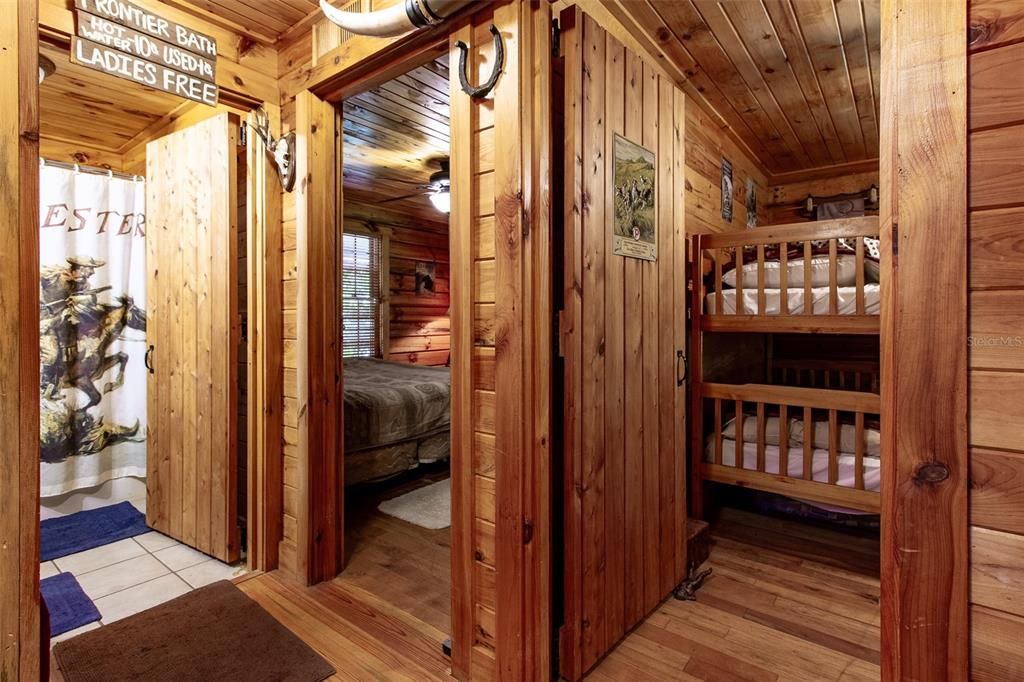 For Sale: $349,900 (3 beds, 1 baths, 1135 Square Feet)