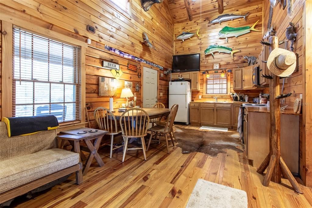 For Sale: $349,900 (3 beds, 1 baths, 1135 Square Feet)