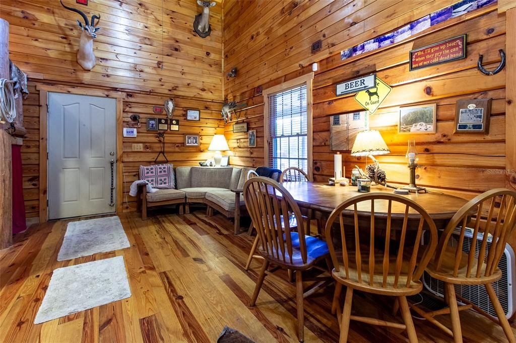 For Sale: $349,900 (3 beds, 1 baths, 1135 Square Feet)