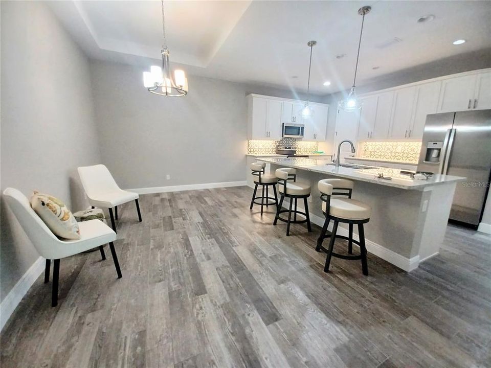 Active With Contract: $358,000 (2 beds, 2 baths, 1598 Square Feet)