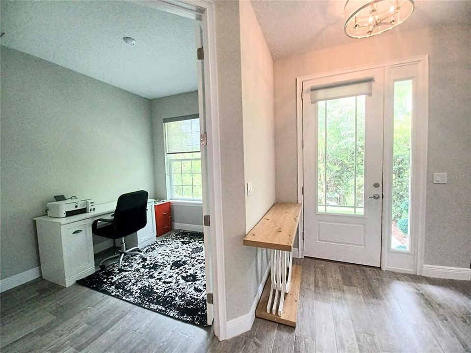 Active With Contract: $358,000 (2 beds, 2 baths, 1598 Square Feet)