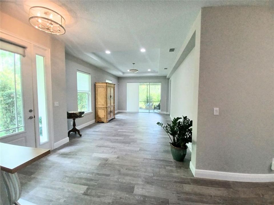 Active With Contract: $358,000 (2 beds, 2 baths, 1598 Square Feet)