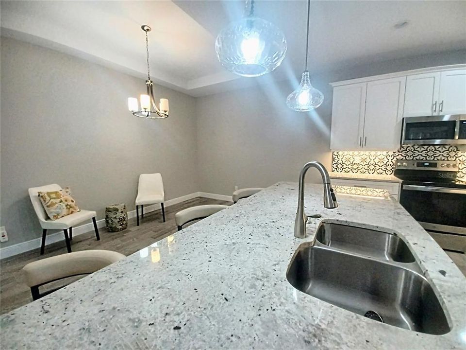 Active With Contract: $358,000 (2 beds, 2 baths, 1598 Square Feet)