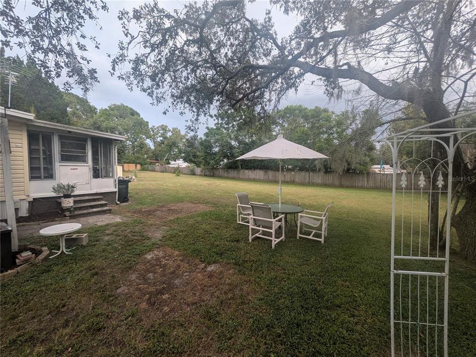 Active With Contract: $125,000 (2 beds, 2 baths, 864 Square Feet)