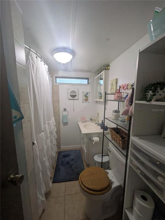 Active With Contract: $125,000 (2 beds, 2 baths, 864 Square Feet)