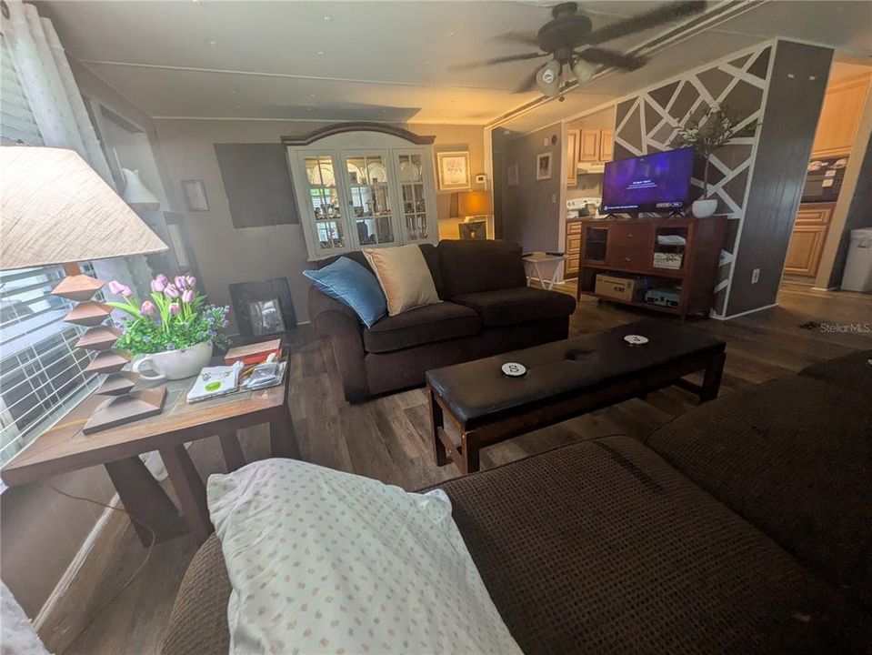 Active With Contract: $125,000 (2 beds, 2 baths, 864 Square Feet)