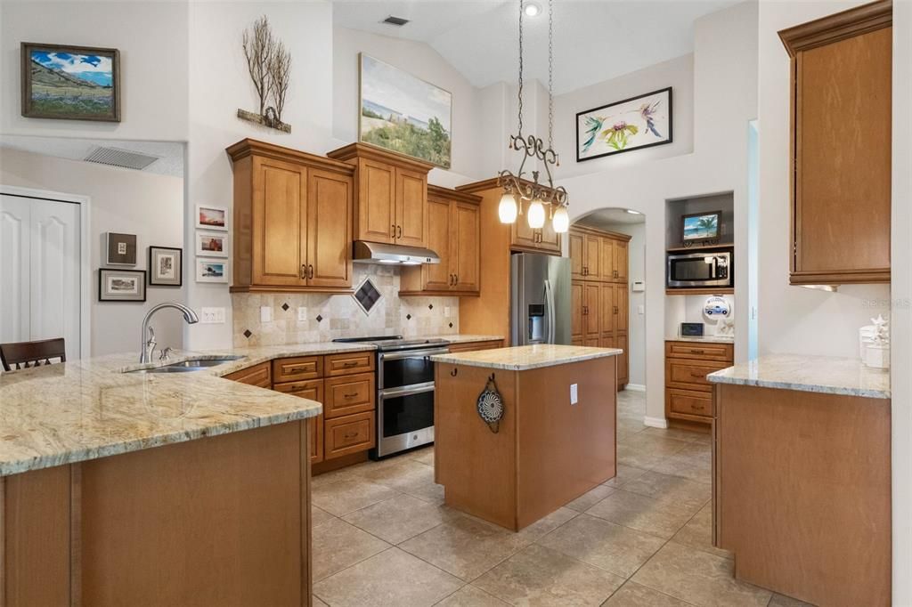 待售: $950,000 (3 贝兹, 2 浴室, 2512 平方英尺)