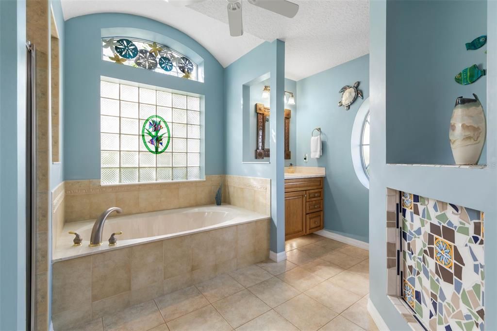 待售: $950,000 (3 贝兹, 2 浴室, 2512 平方英尺)