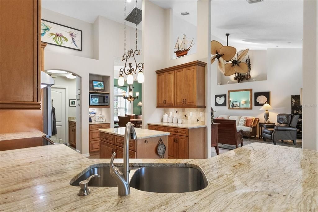 待售: $950,000 (3 贝兹, 2 浴室, 2512 平方英尺)