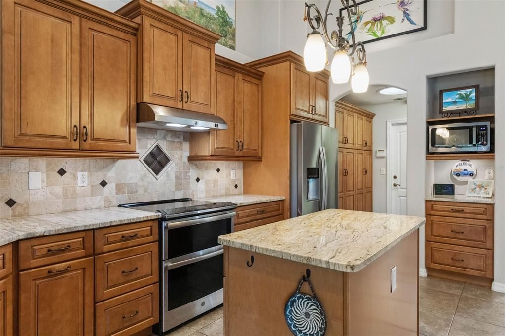 待售: $950,000 (3 贝兹, 2 浴室, 2512 平方英尺)