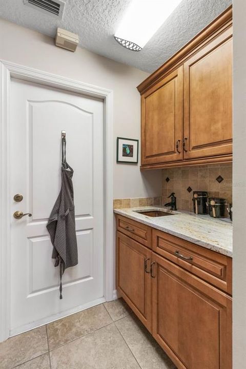 待售: $950,000 (3 贝兹, 2 浴室, 2512 平方英尺)