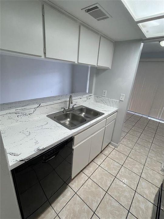 Active With Contract: $175,000 (2 beds, 1 baths, 1069 Square Feet)
