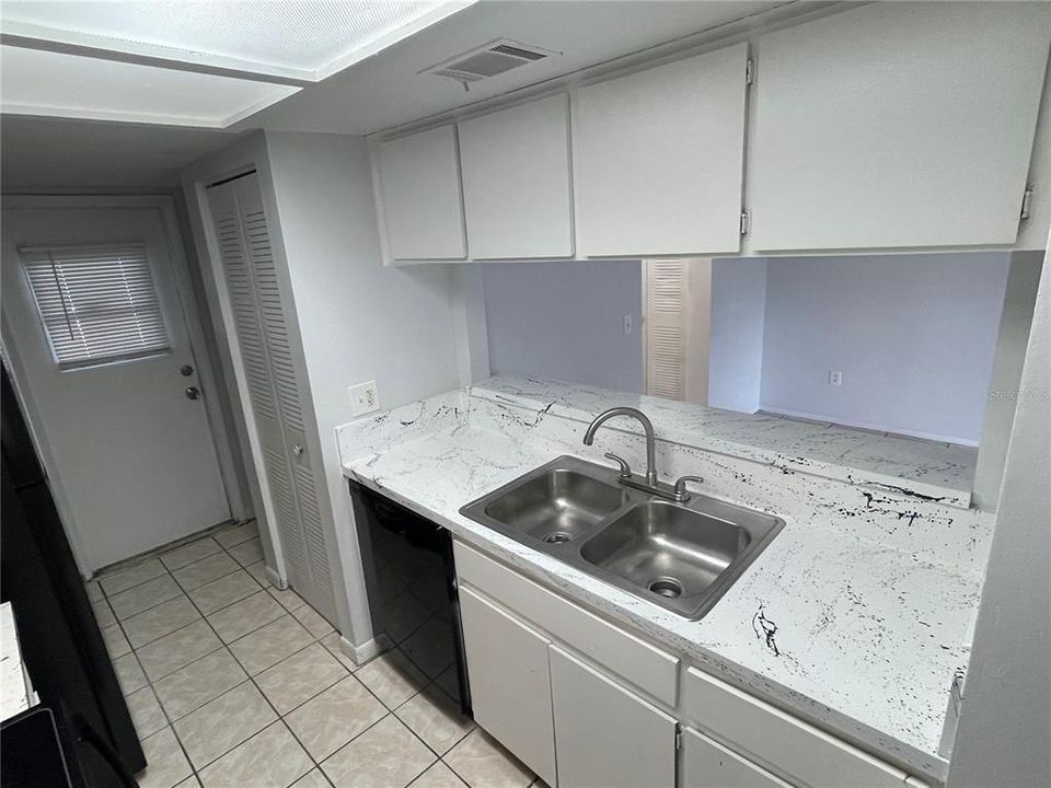 Active With Contract: $175,000 (2 beds, 1 baths, 1069 Square Feet)