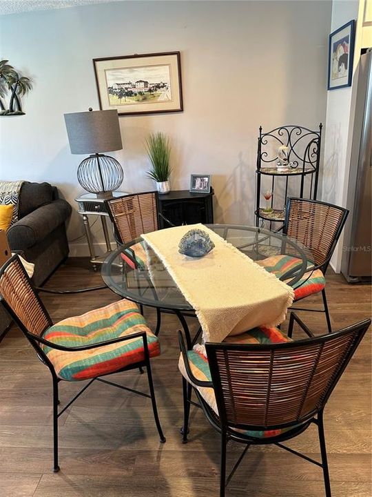 待售: $449,999 (2 贝兹, 1 浴室, 1029 平方英尺)